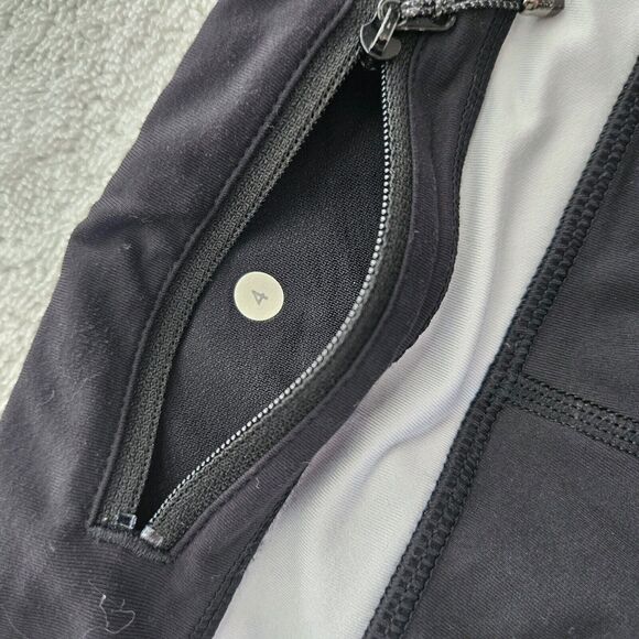 Lululemon Run: Inspire Crop II Black/white Size 4 W6830S. MSRP $89.00 - Picture 10 of 12